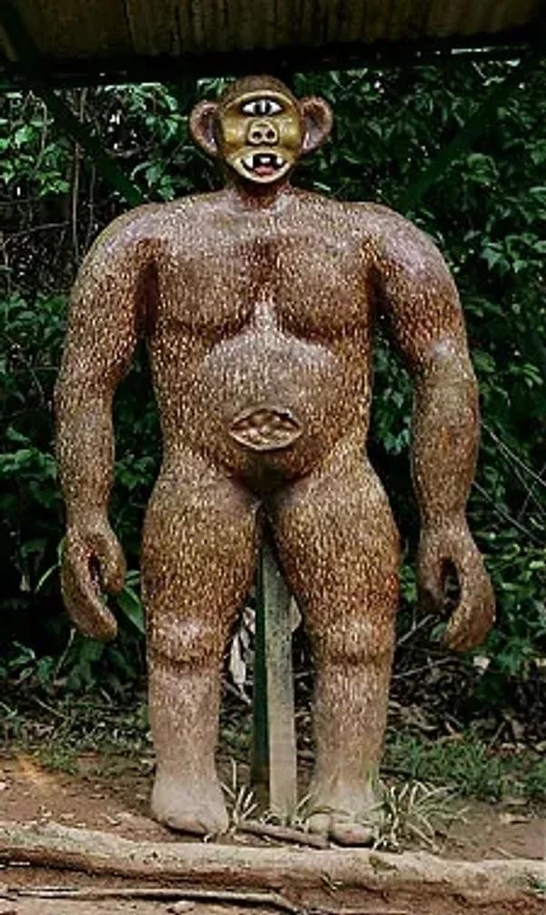 Estatua del Mapinguari, Parque Ambiental Chico Mendes, Rio Branco, Brasil.