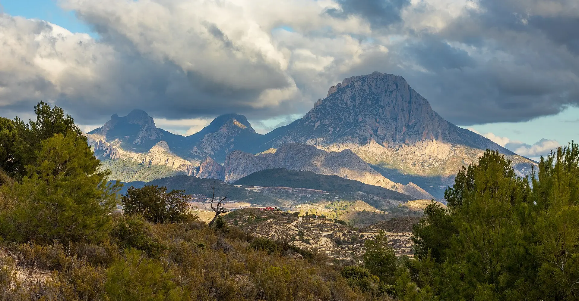 Routes de montagne à travers la Sierra de Aitana : Sella et Confrides
