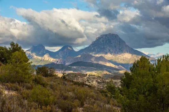 Routes de montagne à travers la Sierra de Aitana : Sella et Confrides
