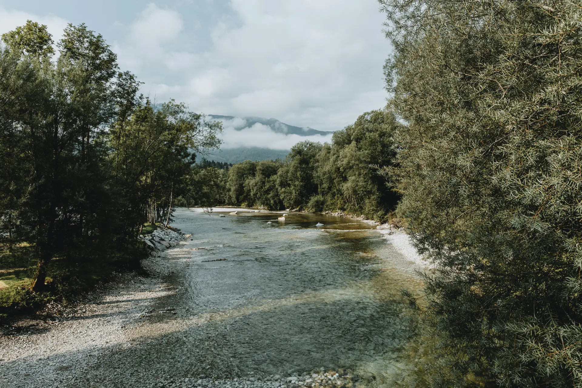 El valle del Soča, donde la belleza esmeralda convive con la memoria de la guerra - imagen principal
