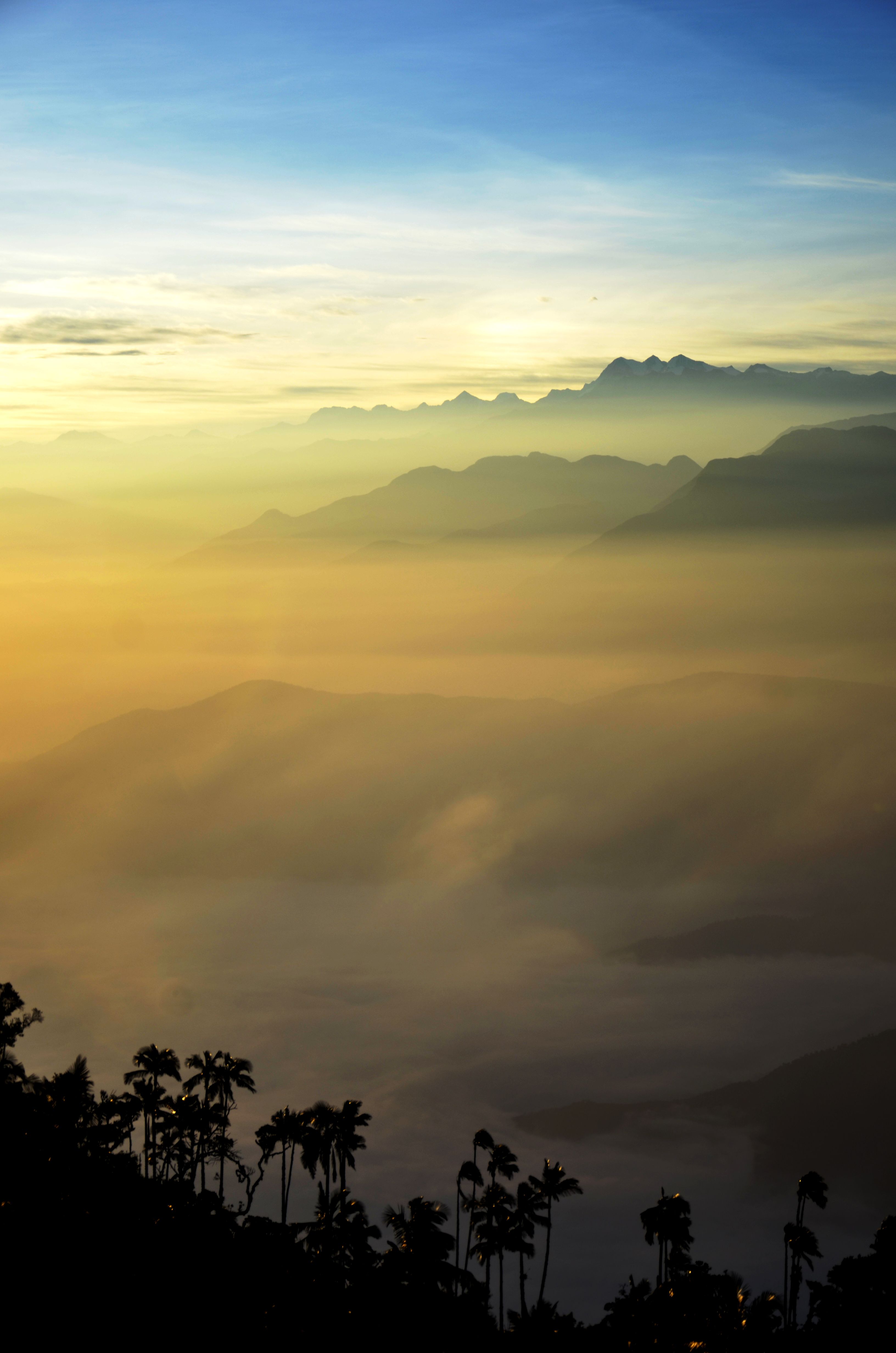 Vista desde el cerro Kennedy, donde se divisan las cumbres más altas de la Sierra Nevada de Santa Marta.