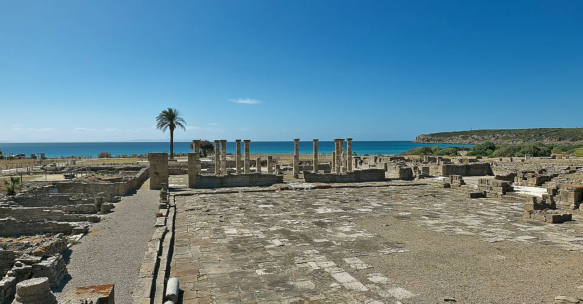 La place du forum de Baelo Claudia, à Bolonia (Tarifa)