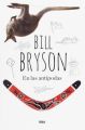 Portada del libro En las antípodas de Bill Bryson mostrando la ópera de Sydney y el desierto australiano