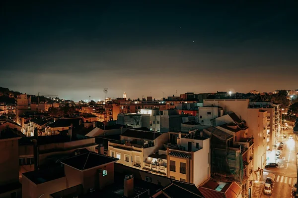 Vista panorámica de Málaga con su puerto, la Alcazaba y la catedral al atardecer