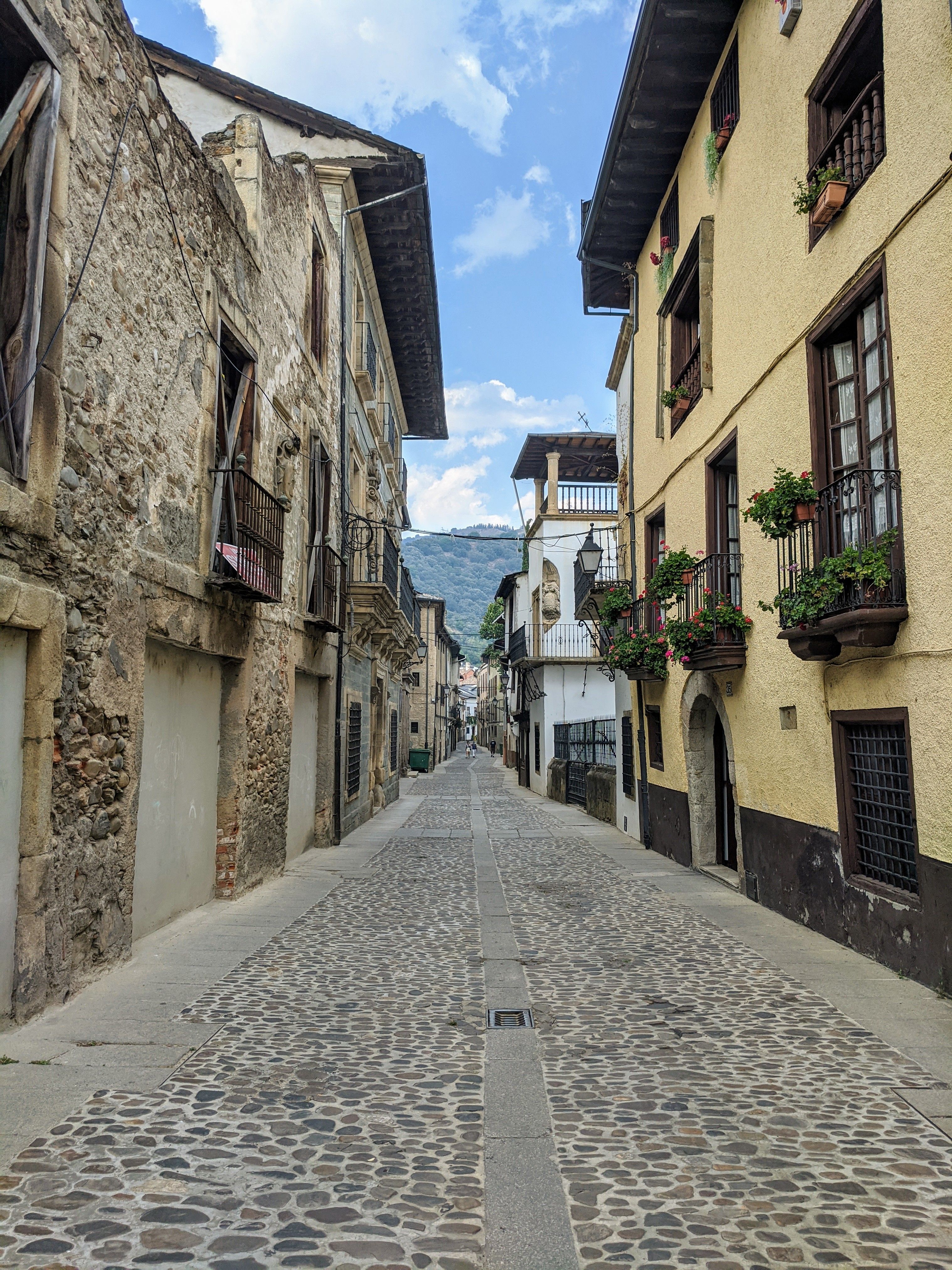 Archivo:Calle del Agua, Villafranca del Bierzo.jpg