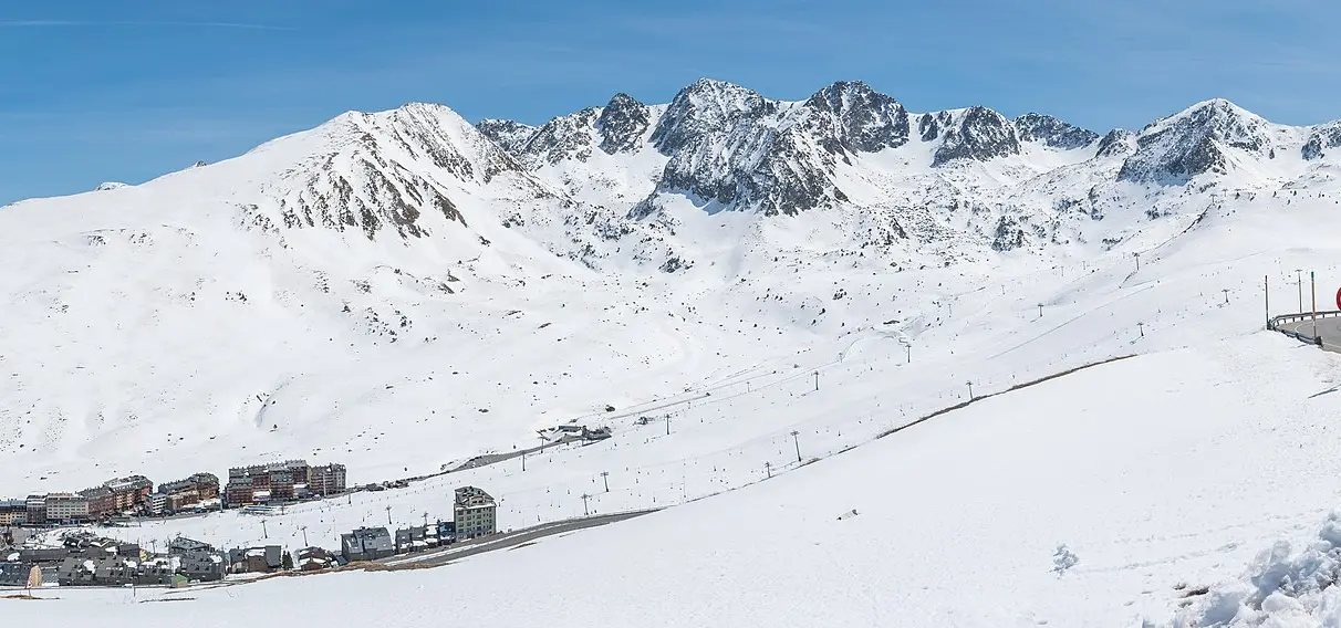 Port d'Envalira (2,408 m): Roof of the Pyrenees