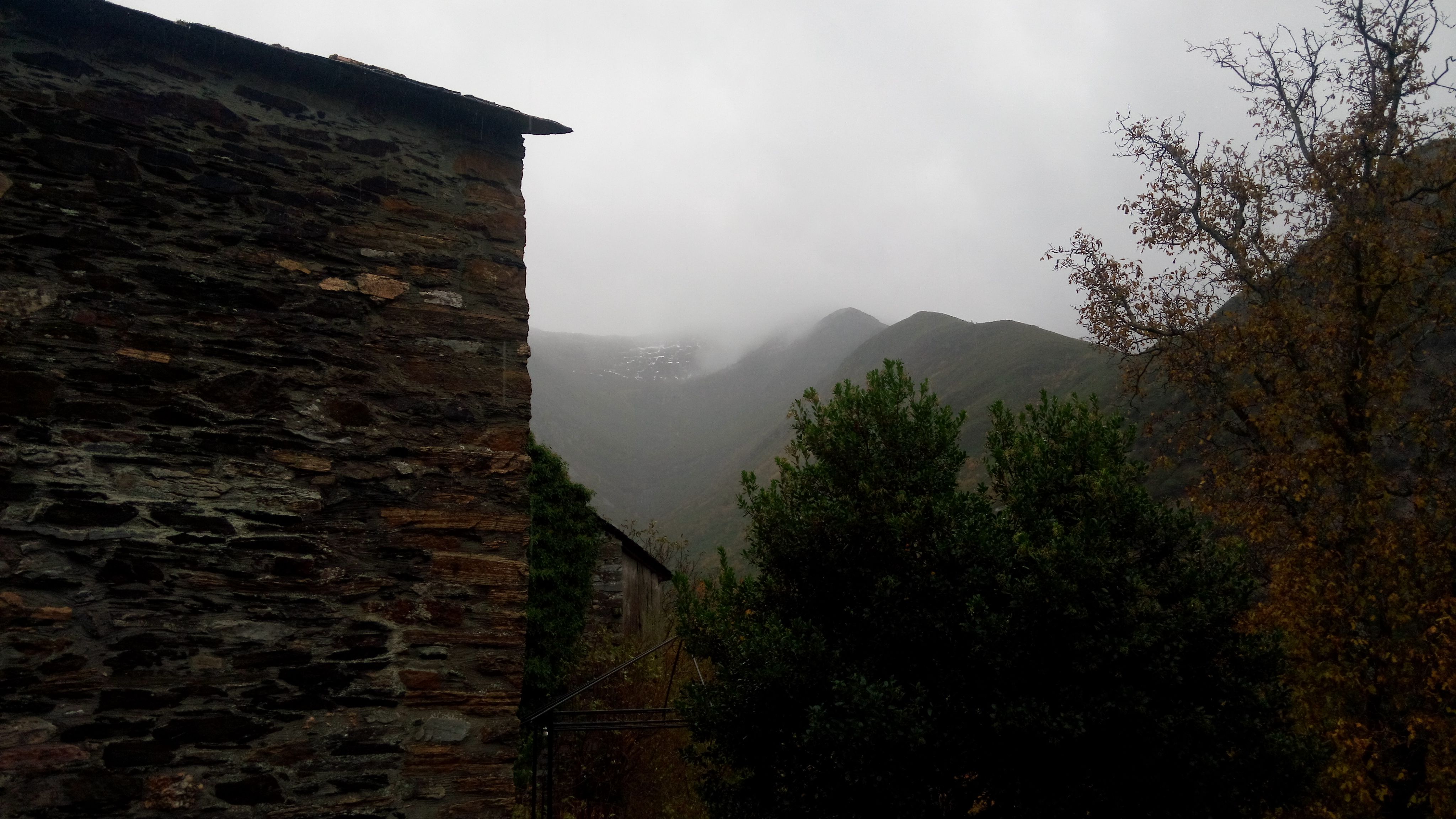 Perspectiva del Valle del Silencio desde Peñalba de Santiago.jpg