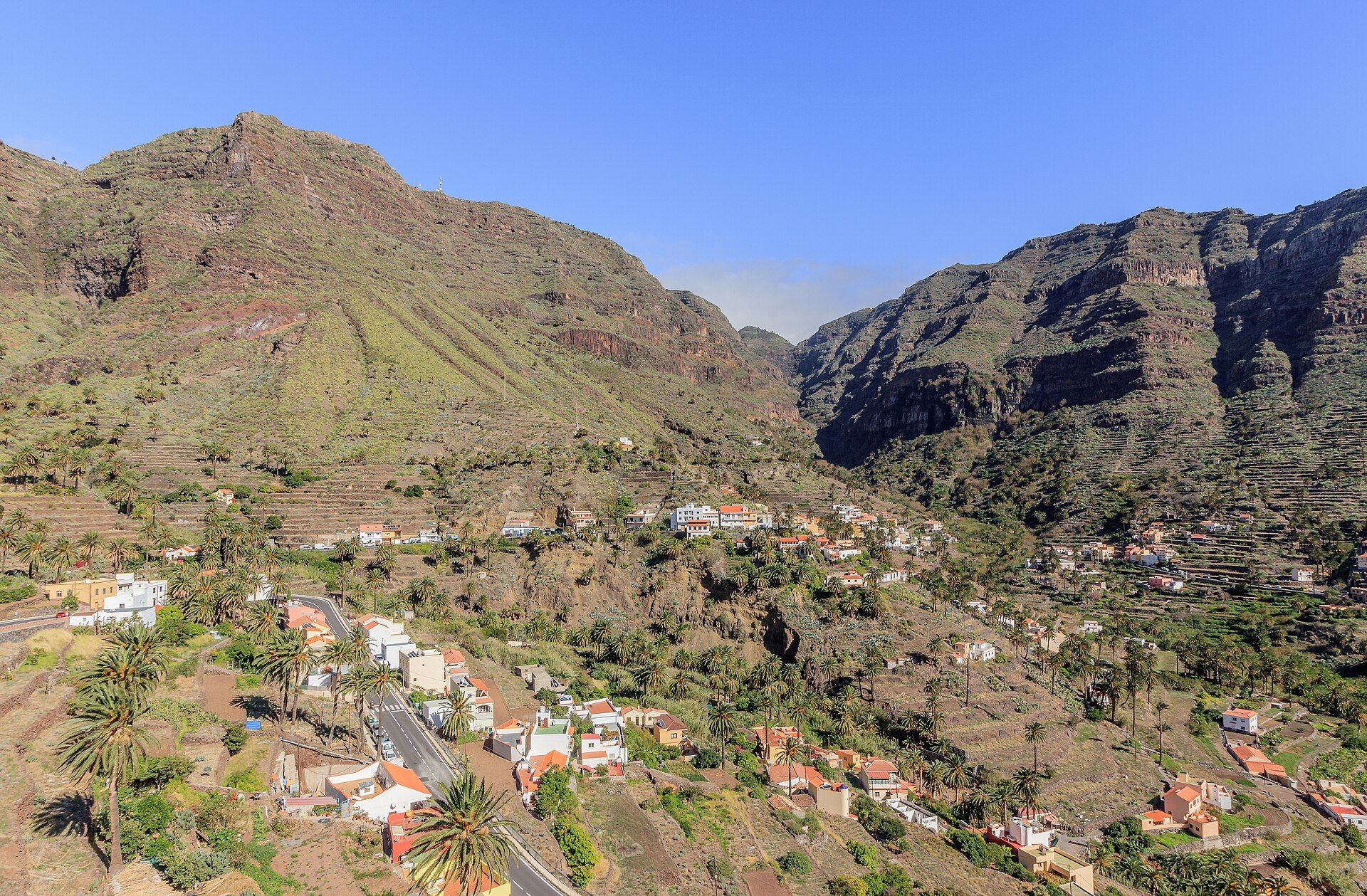 Valle Gran Rey on La Gomera, with its slopes and palm groves