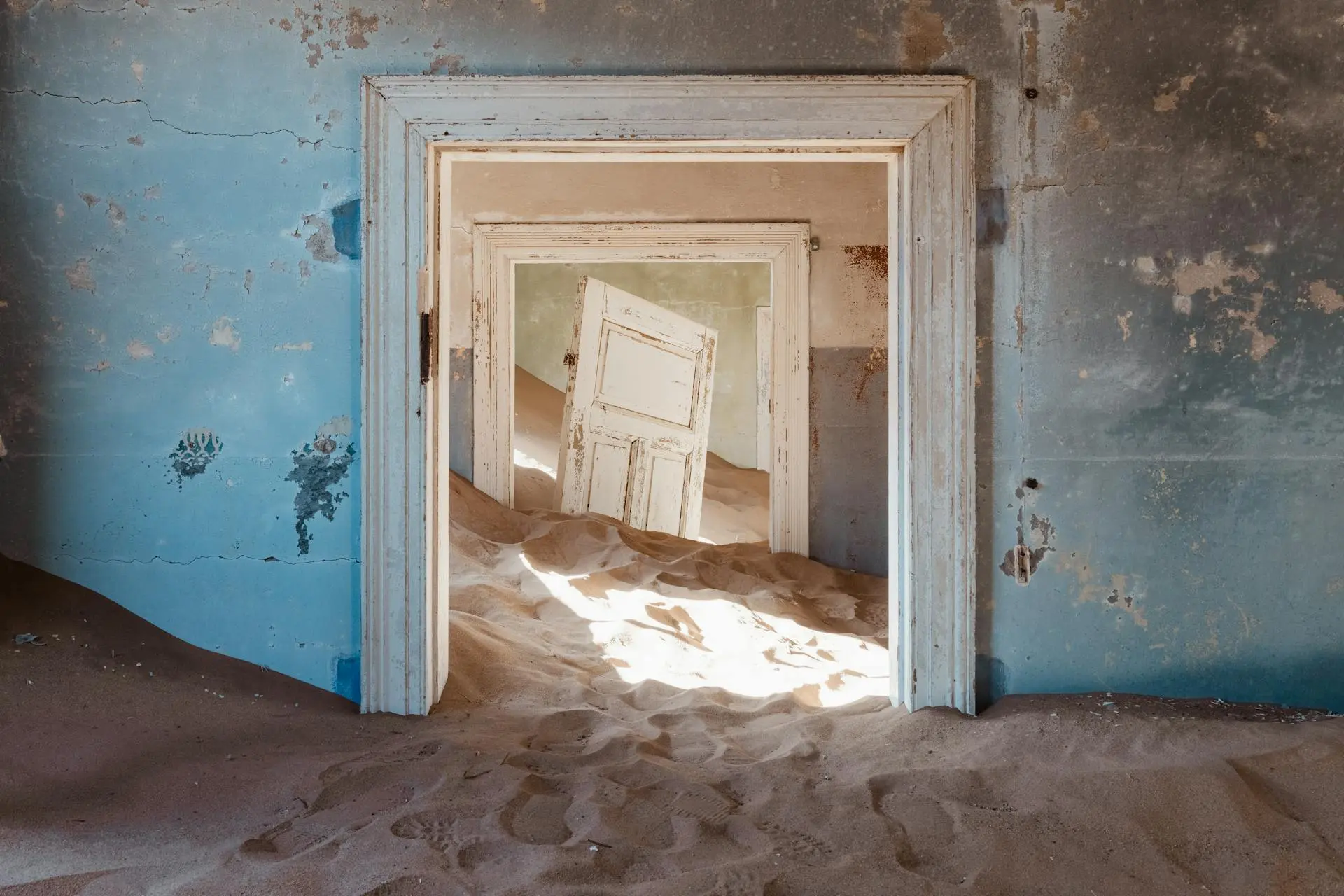 Las Casas del Silencio: Arquitectura de la Soledad en la España Vaciada