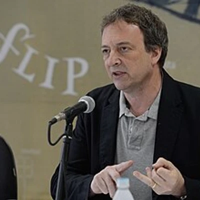 Retrato de Misha Glenny