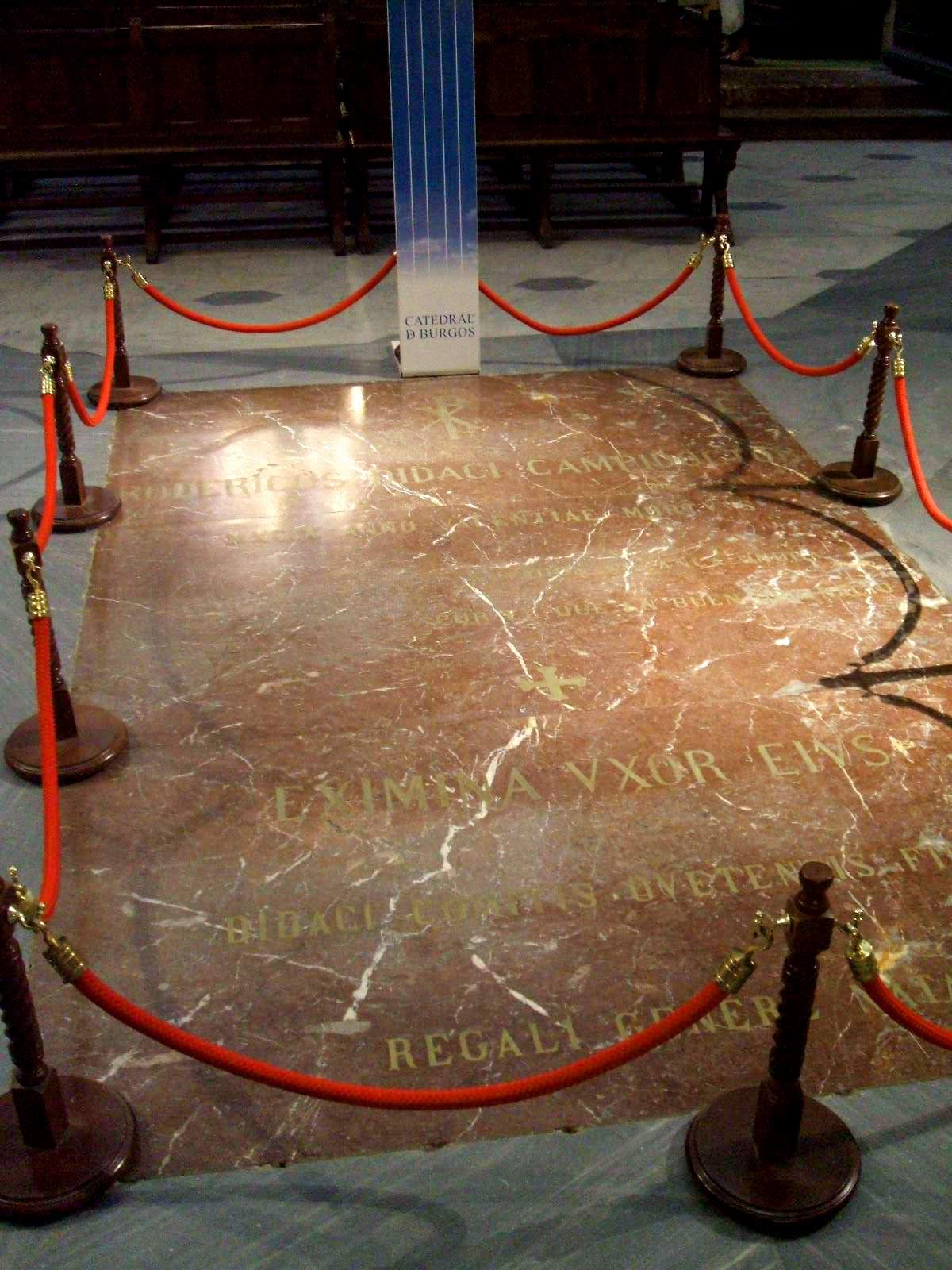 Lápida de la tumba del Cid y doña Jimena en el suelo de la catedral de Burgos
