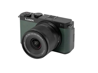 Viltrox AF 14mm F4.0 Air lens mounted on an L-Mount camera body, front view