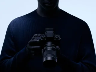 Sigma 50-120mm F2.8 DC OS Contemporary telephoto zoom lens on a black background, official Sigma product photo
