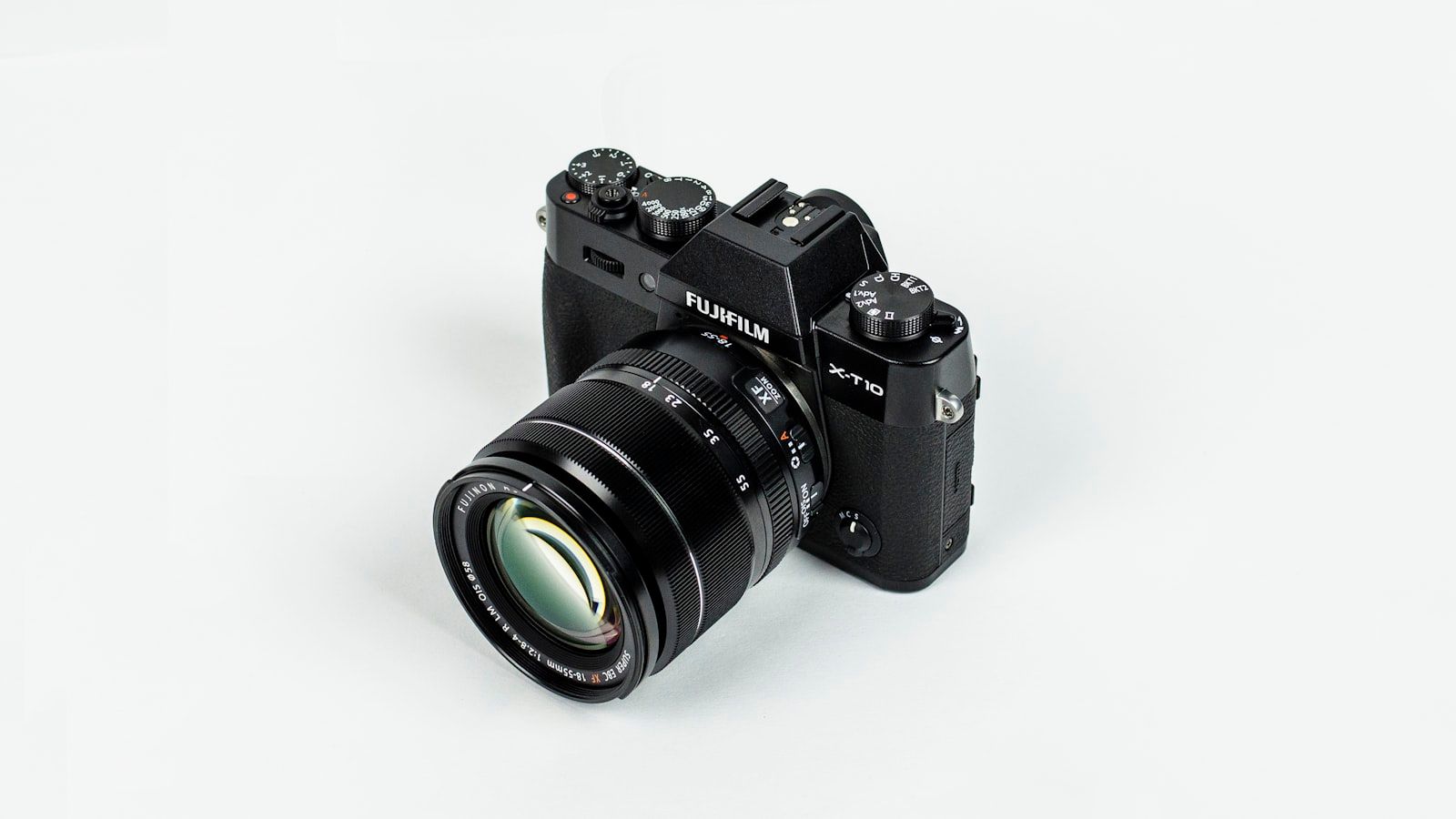 The Canon RF 100mm f/2.8 L Macro IS USM lens, official Canon product photo