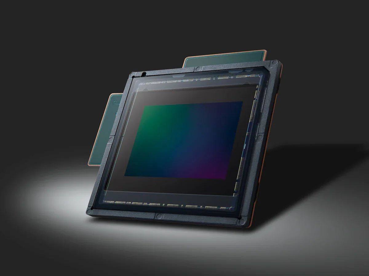 LUMIX L10 - 4/3-type BSI CMOS Sensor