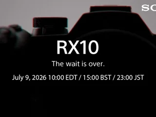 Leaked product shot of the upcoming Sony RX10 V bridge camera shown alongside the RX10 IV.