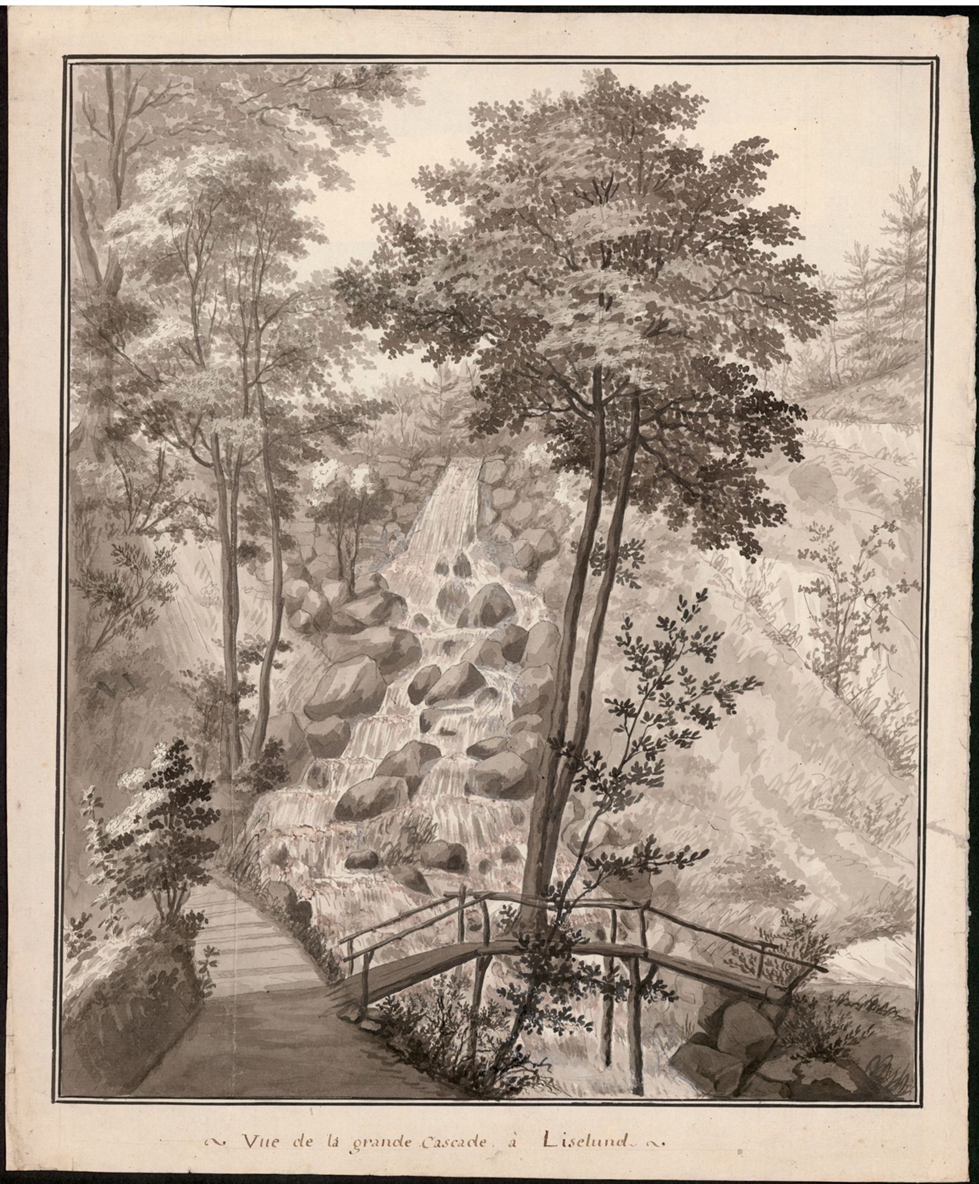 Historisk tegning med titlen 'Vue de la grande cascade à Liselund', der viser parkens store vandfald med en bro og omkringliggende skov.