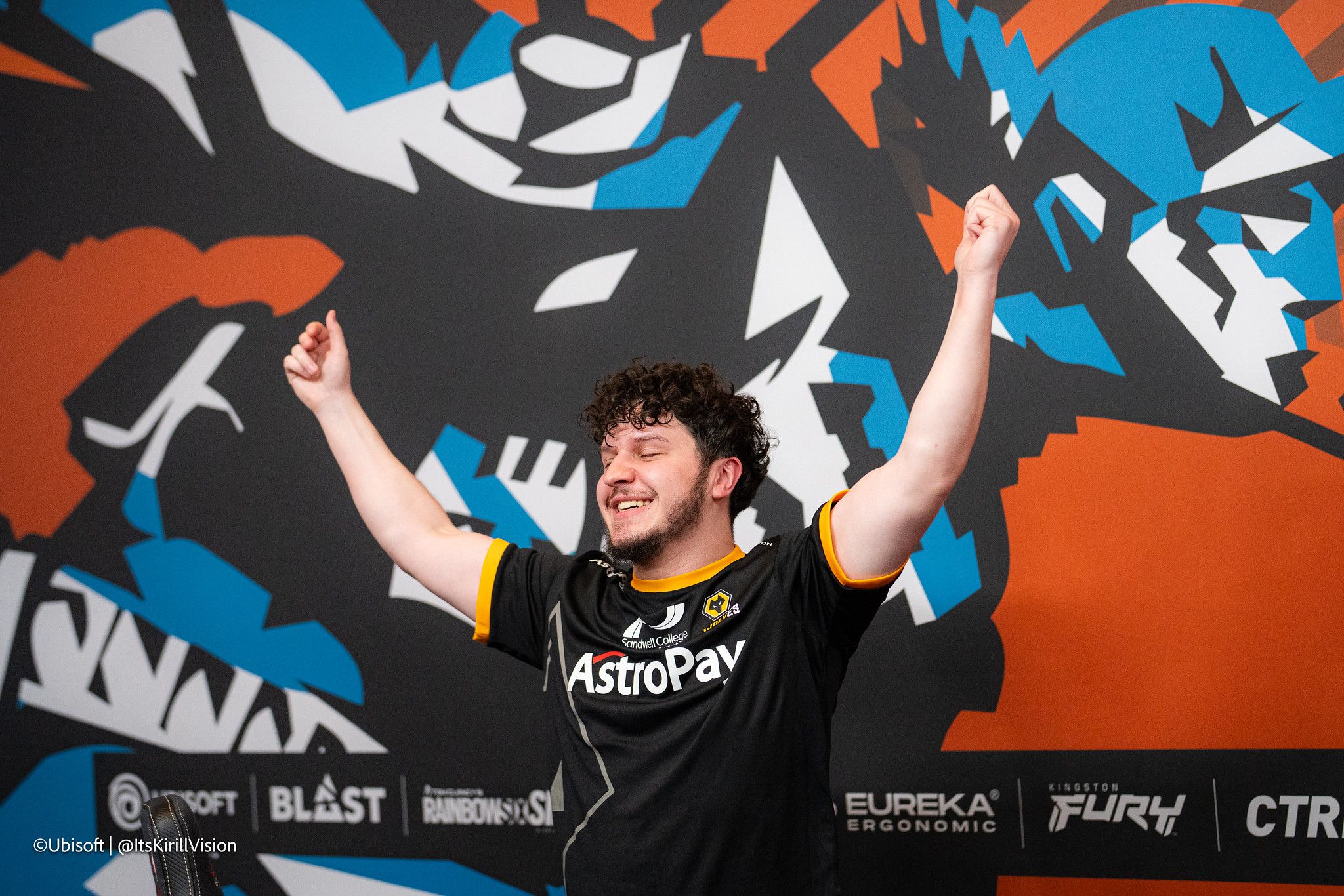 Wolves Esports player Mowwwgli celebrating the win