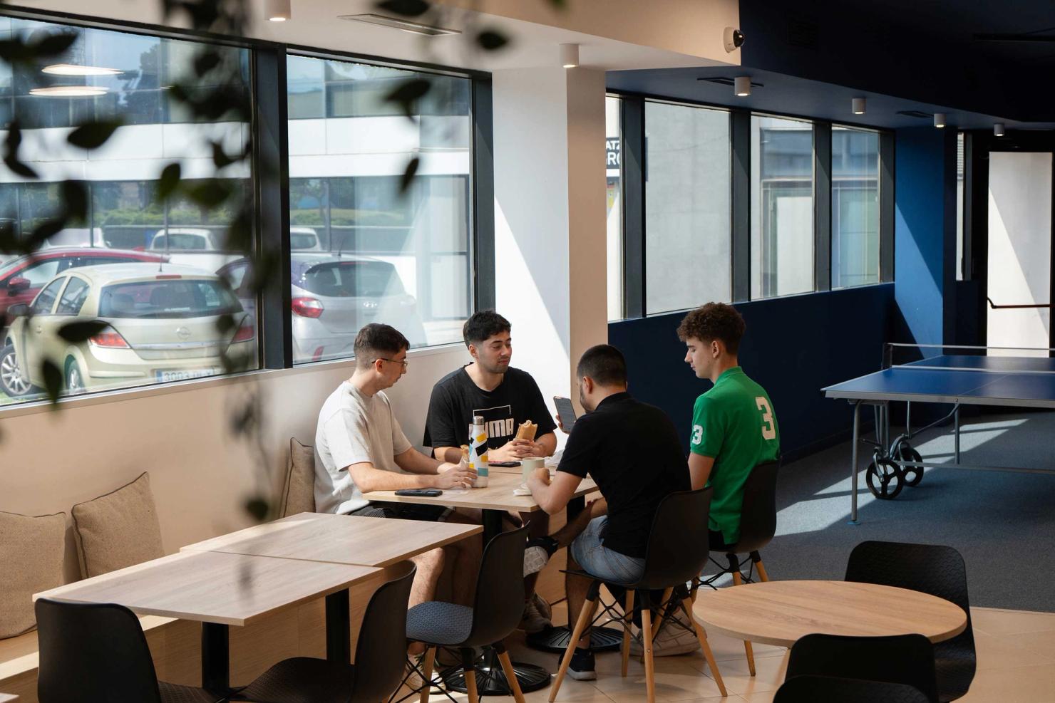INGROUP almuerzo en la cantina