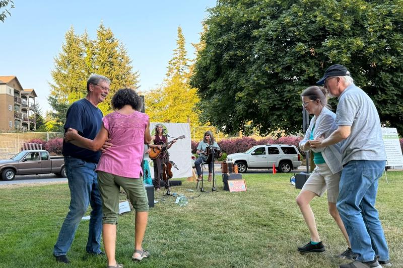 More dancing participants