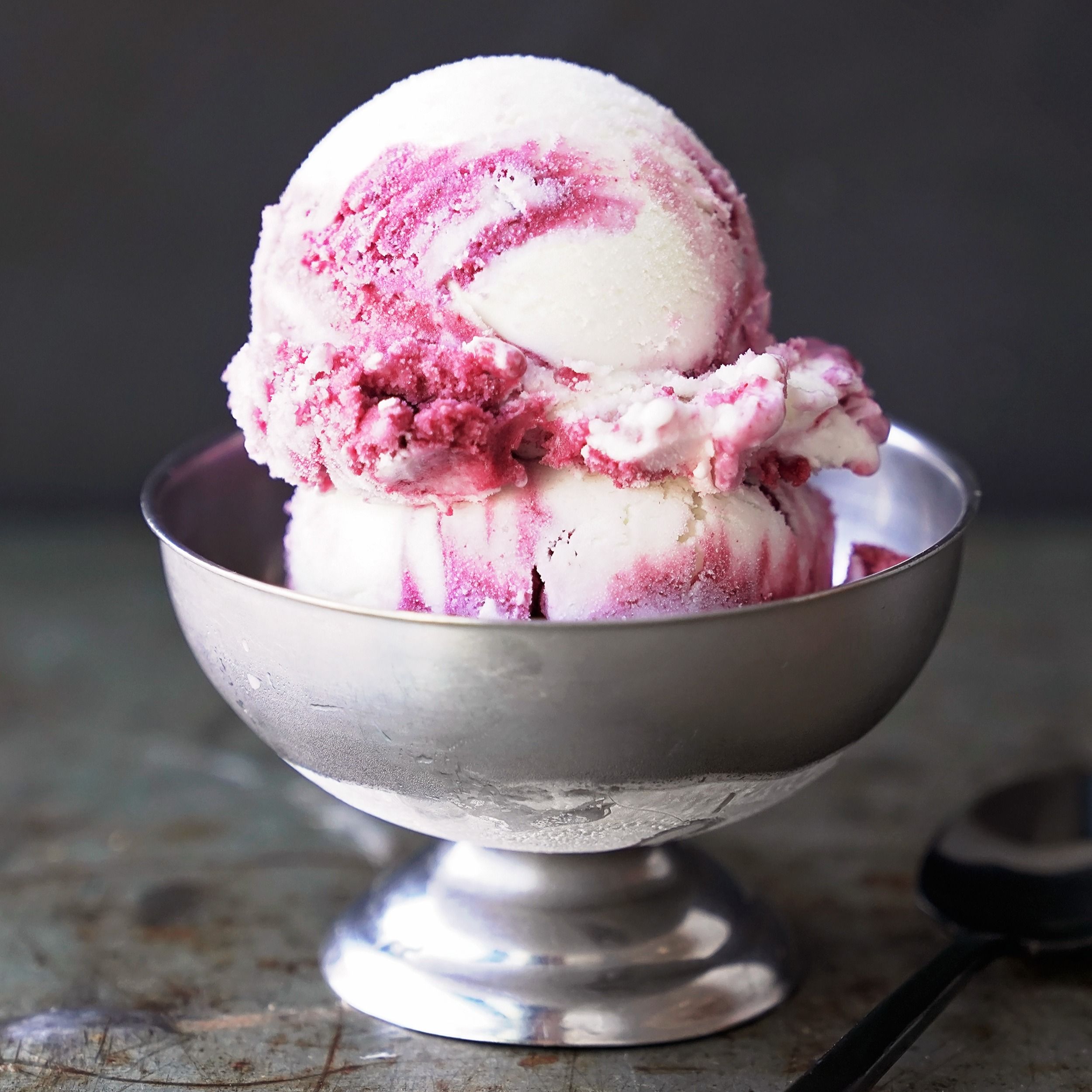 mixed berries and yogurt