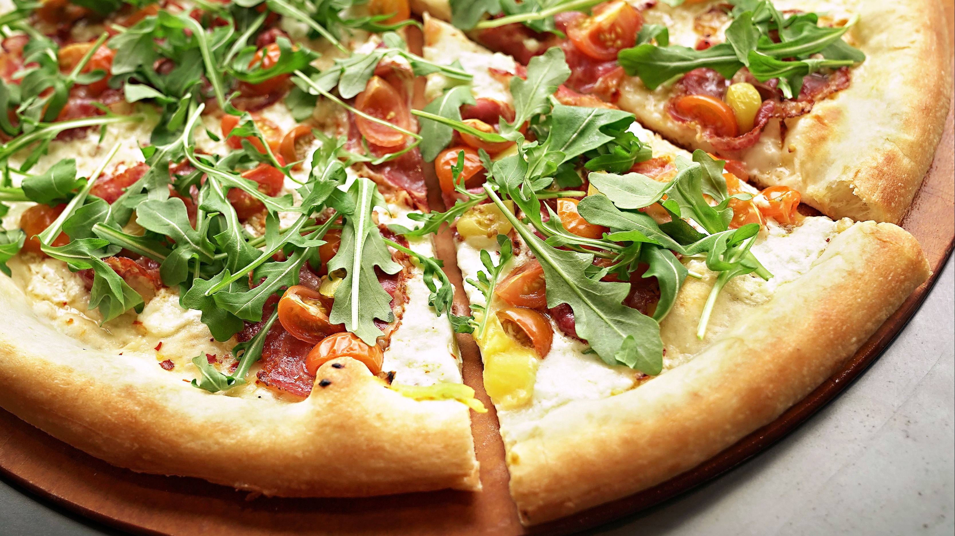 An extraordinary pizza at Restaurant Marlow in Pukalani sent us over the moon.