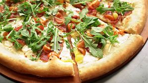 An extraordinary pizza at Restaurant Marlow in Pukalani sent us over the moon.