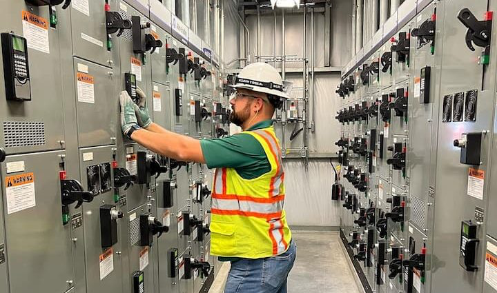 POWER UP YOUR WORKPLACE SAFETY: 5 ESSENTIAL ELECTRICAL SAFETY TIPS