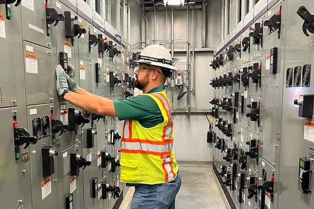 POWER UP YOUR WORKPLACE SAFETY: 5 ESSENTIAL ELECTRICAL SAFETY TIPS