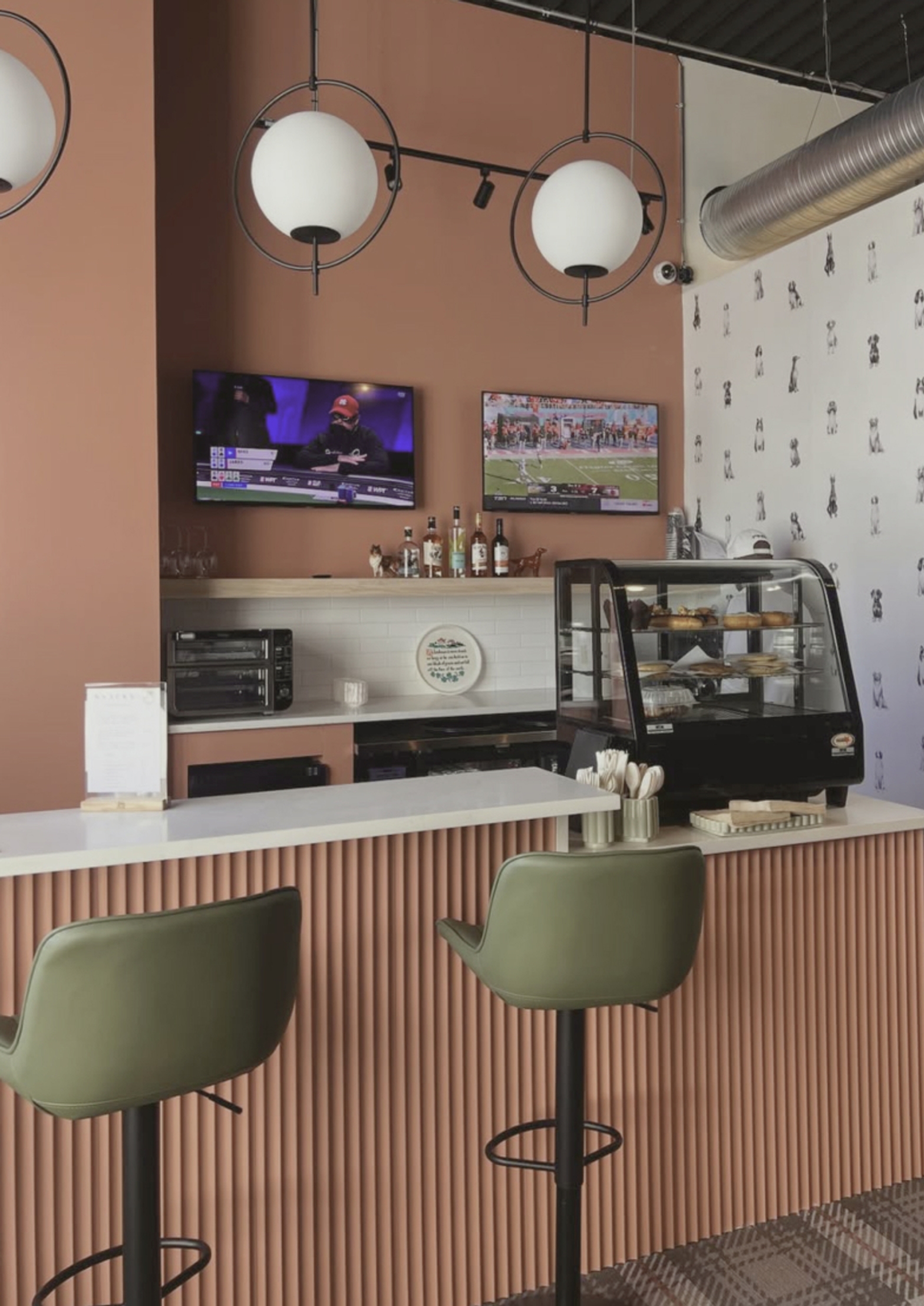 Big Dog Golf's cozy cafe