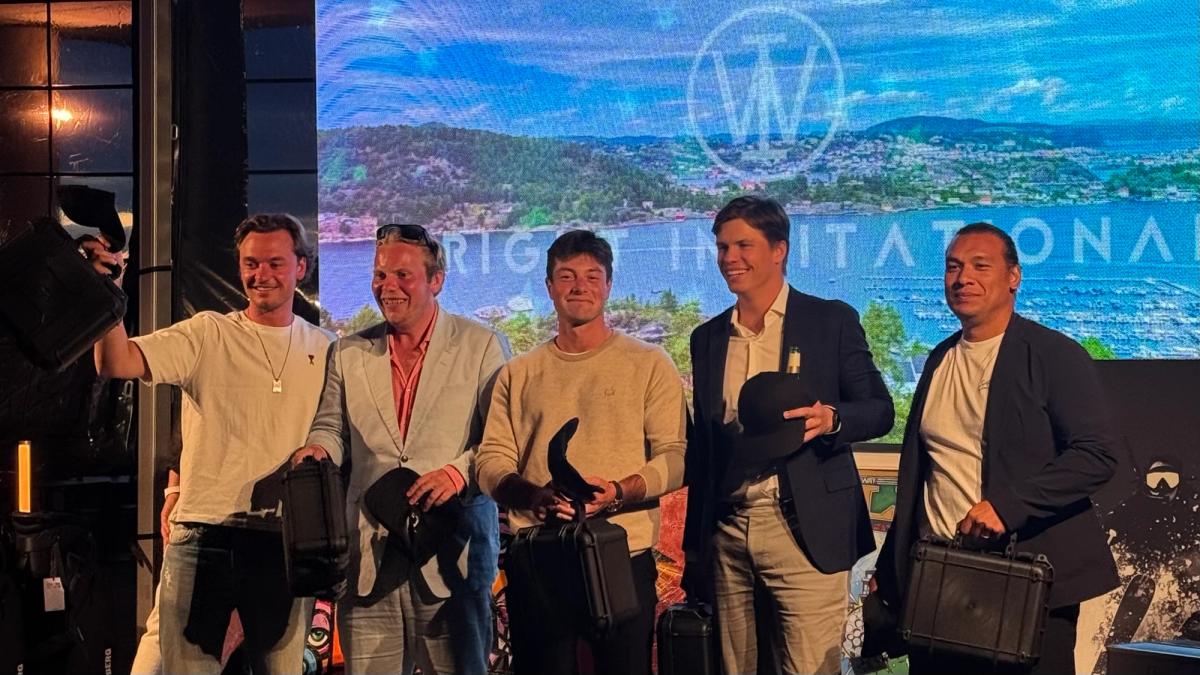 Viktor Hovland’s flight receiving their first-place prizes.