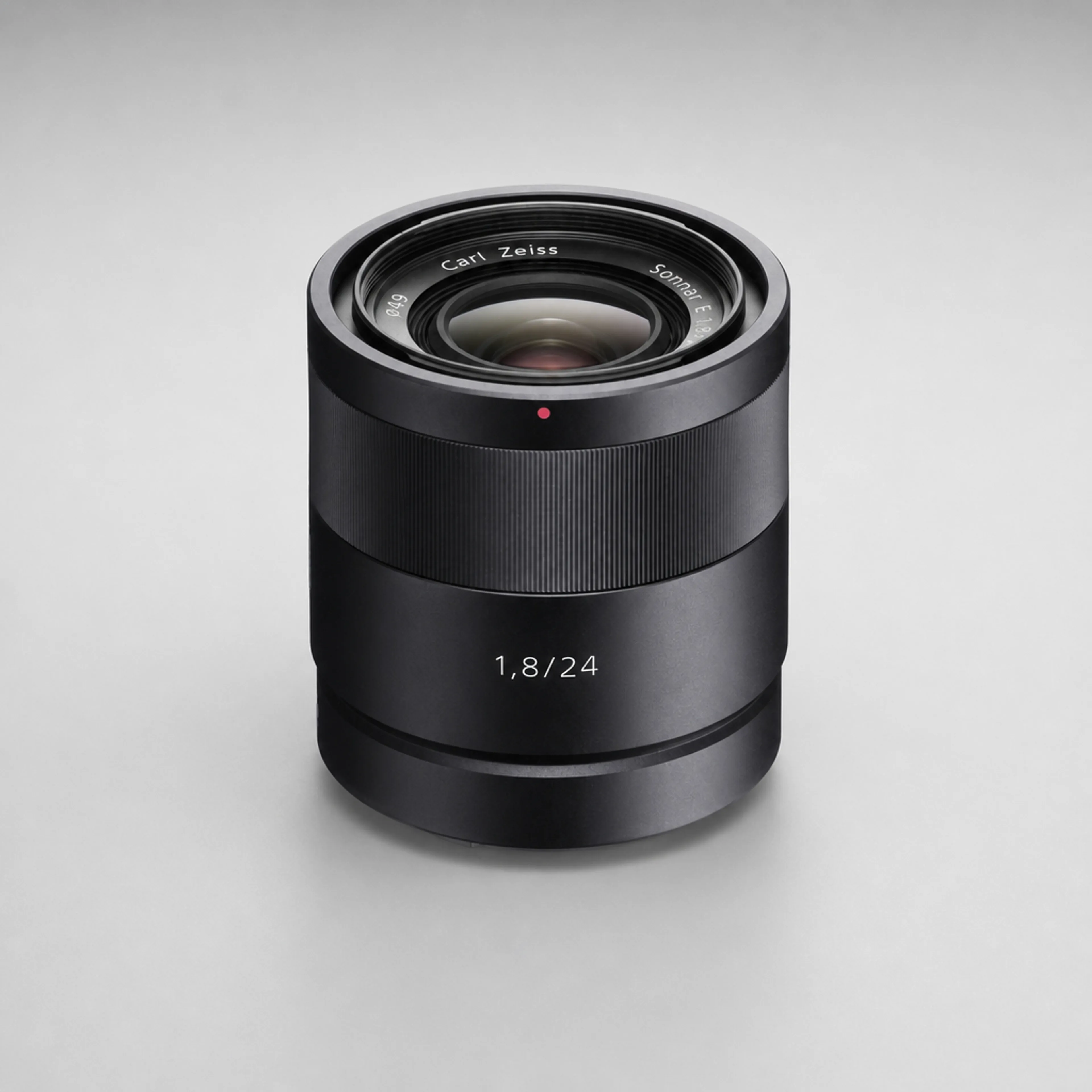 Sony Zeiss 24mm f/1.8 (APS-C)