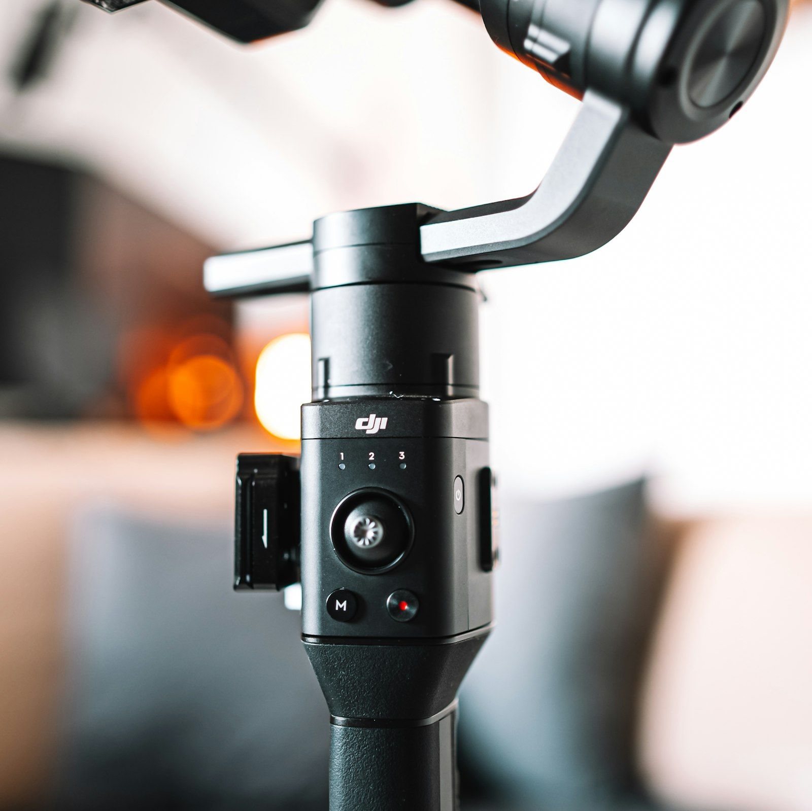 Stabilisateur motorisé DJI en gros plan