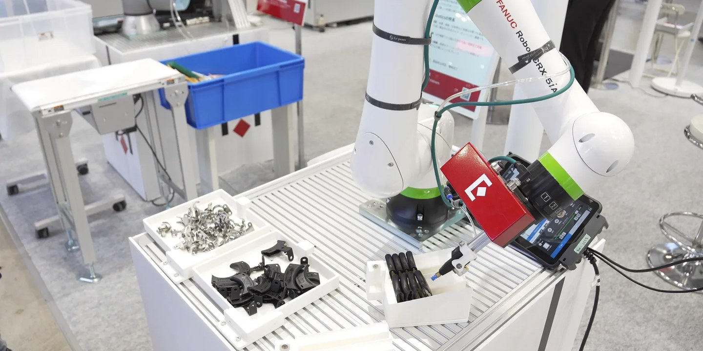 Eureka vision interface showing part detection and a robot cell simulation