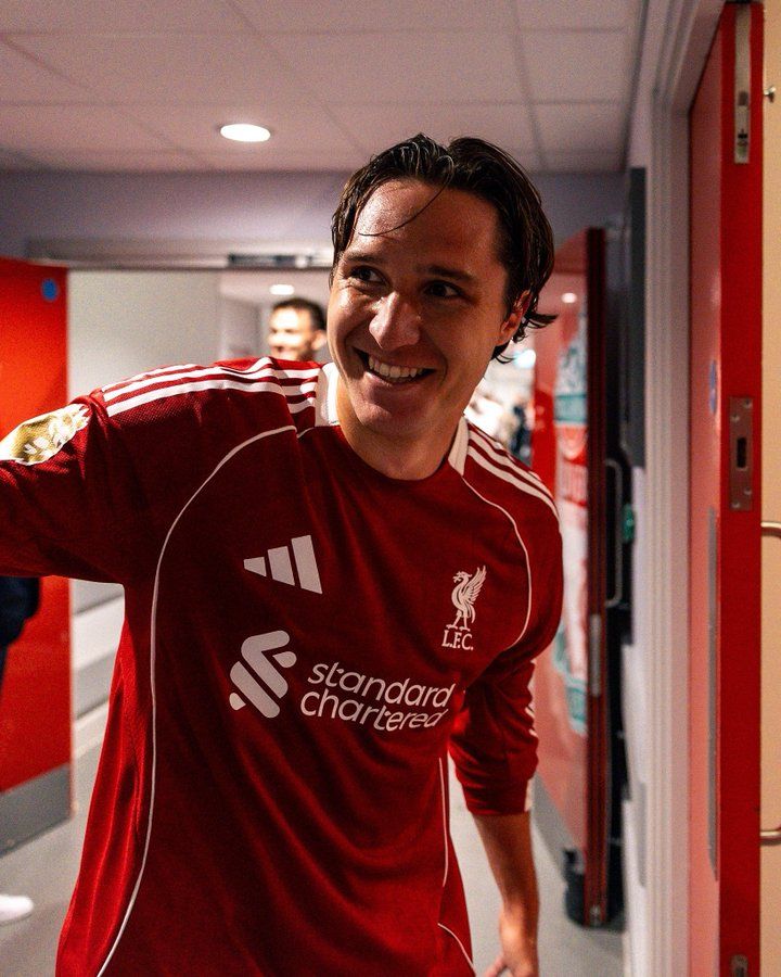 The Day Is Saved by Federico Chiesa! On Premier League Opening Night, Hugo Ekitike shines as the Reds' Super Sub wins in the closing seconds.