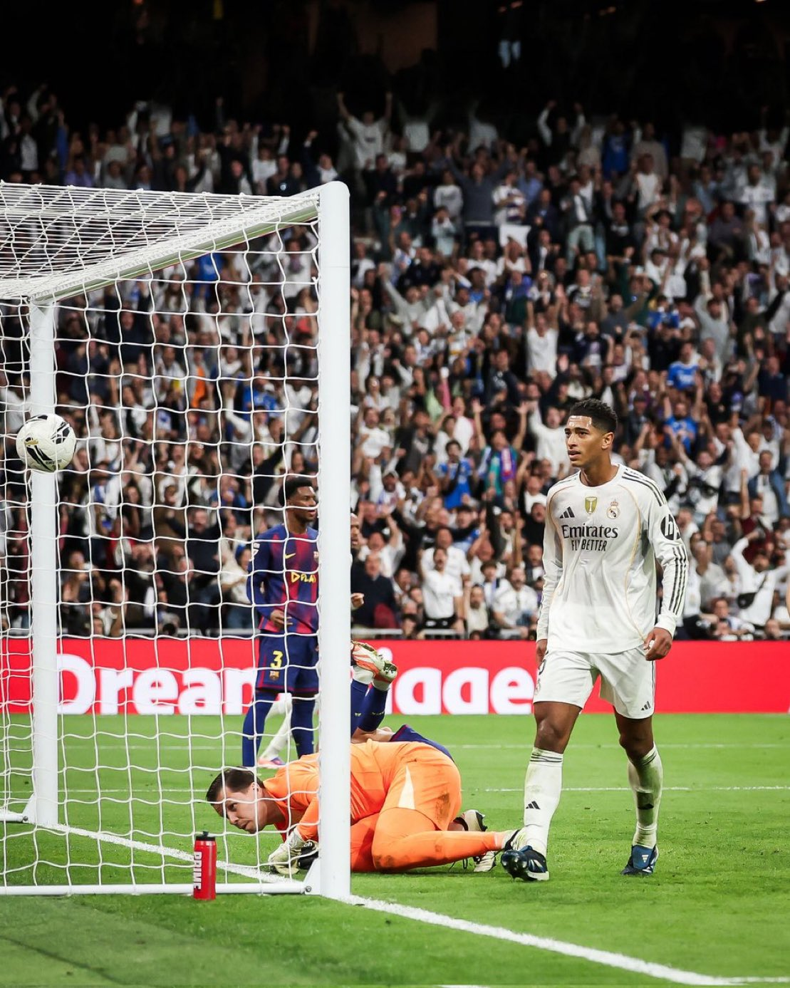 Real Madrid Wins the Exciting El Clásico 2-1 Over Barcelona