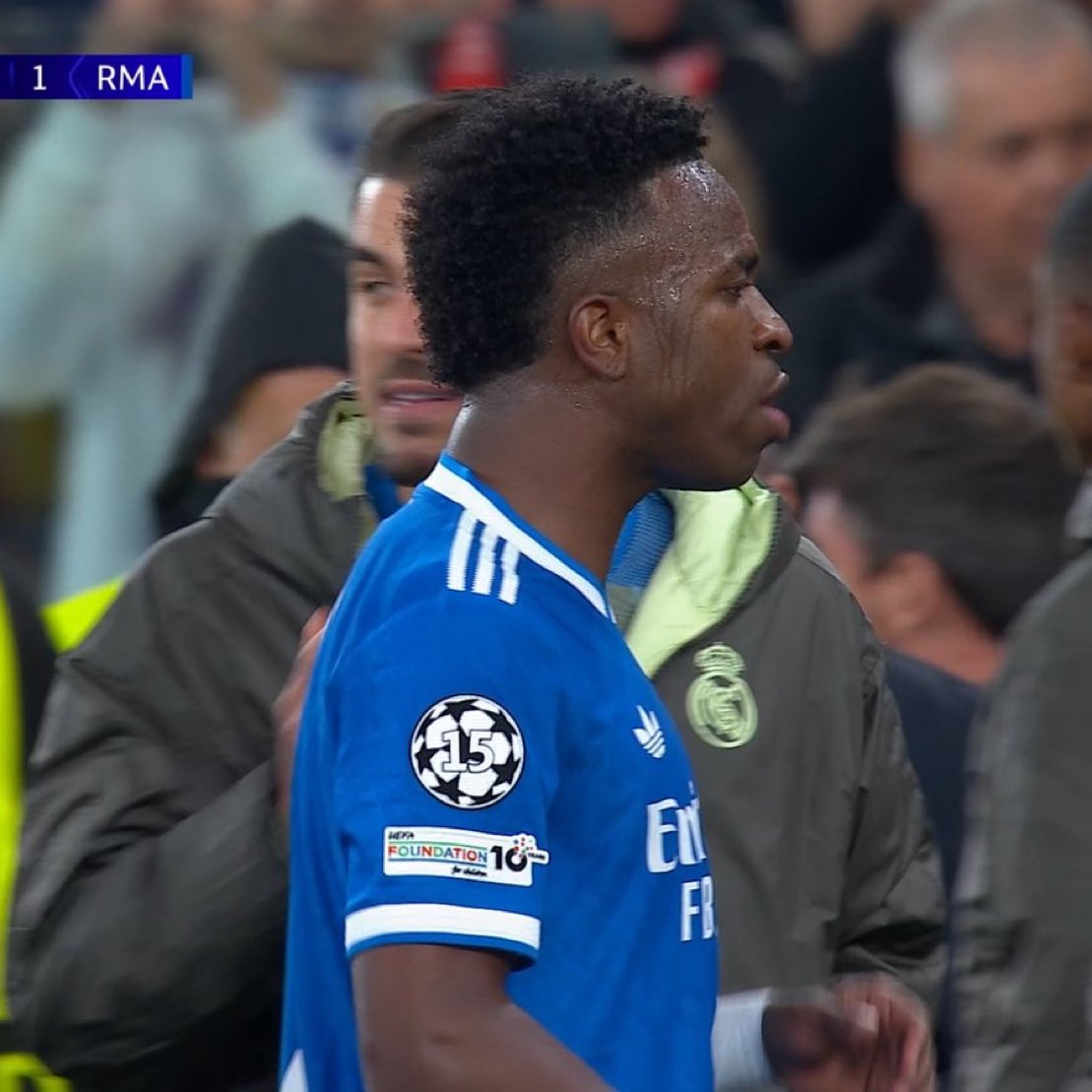 Benfica vs. Real Madrid Chaos: 10-Minute Pause after Vini Jr.'s Goal, Booking, and Racism Storm!