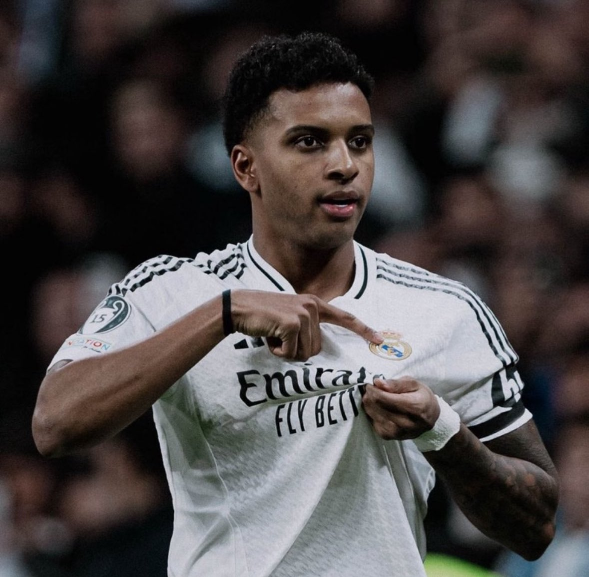After speaking with coach Xabi Alonso, Real Madrid player Rodrygo talks openly about his transfer negotiations with Liverpool, Manchester City, and Arsenal.