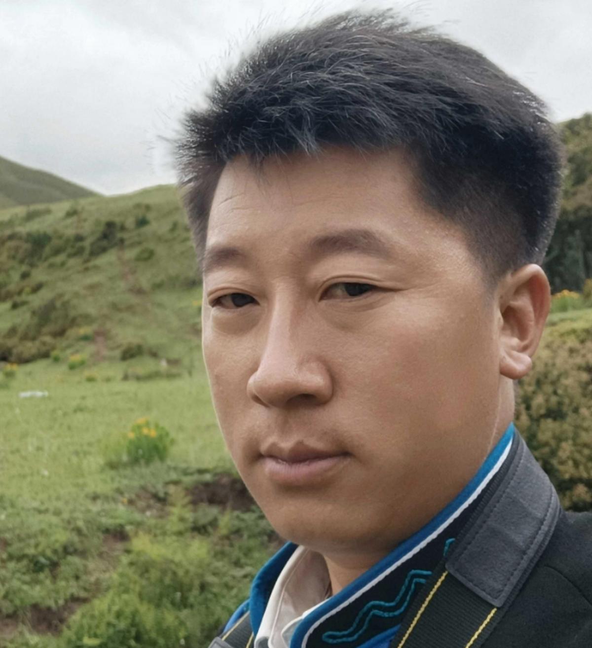 Portrait of Jike Ayou