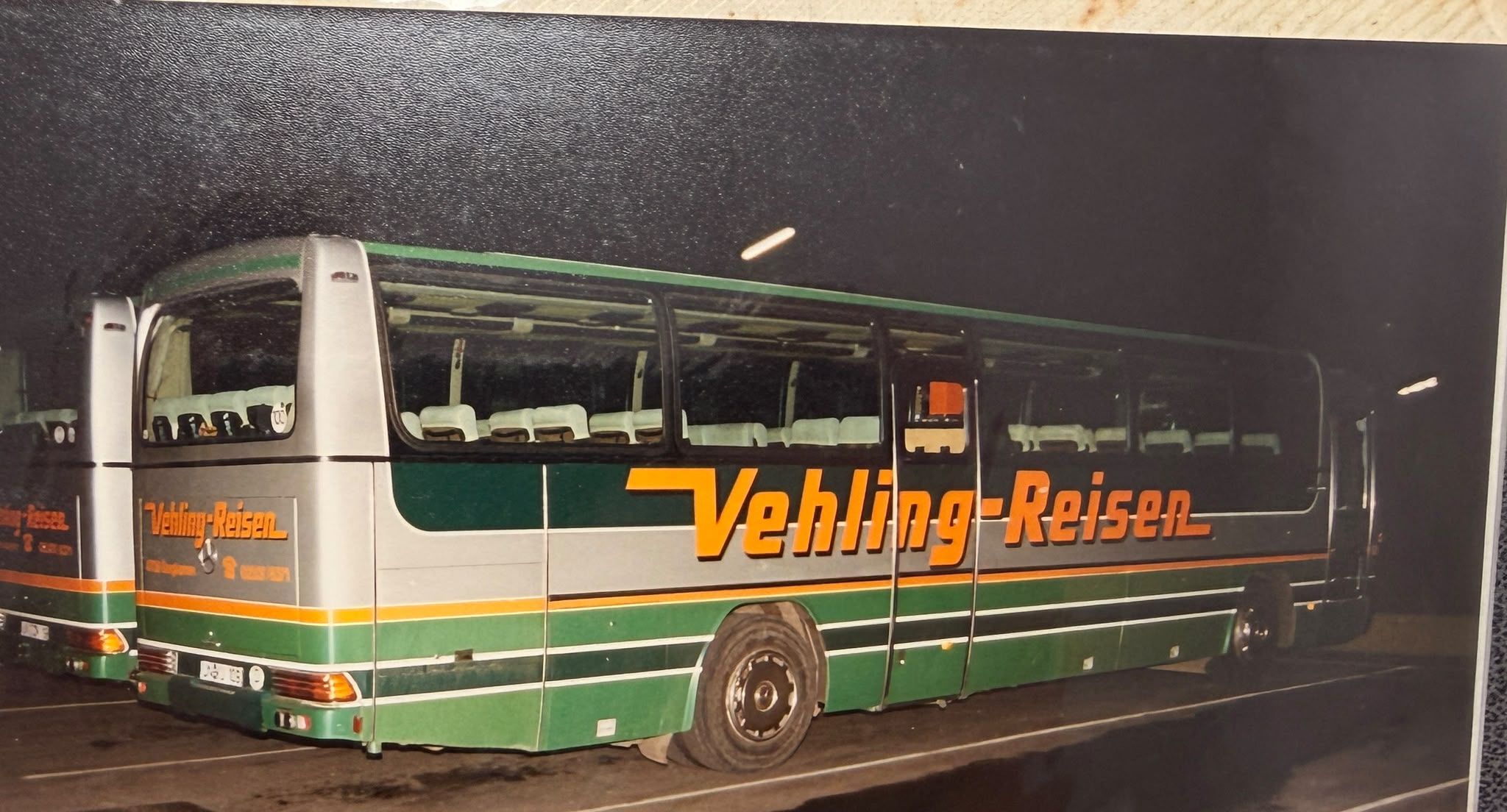 Reisebus „Vehling-Reisen“ in Grün-Silber