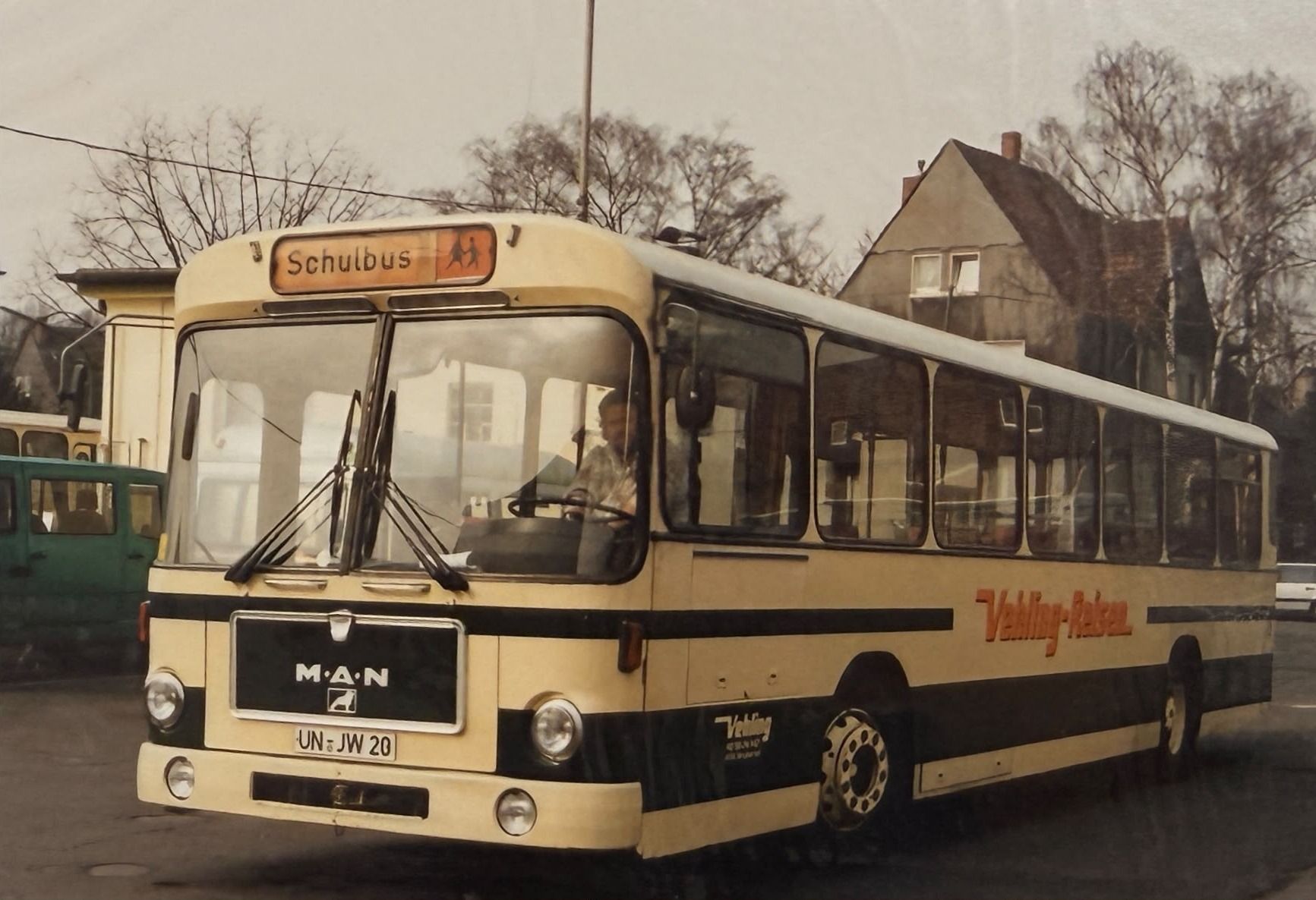 MAN-Schulbus am Betriebshof
