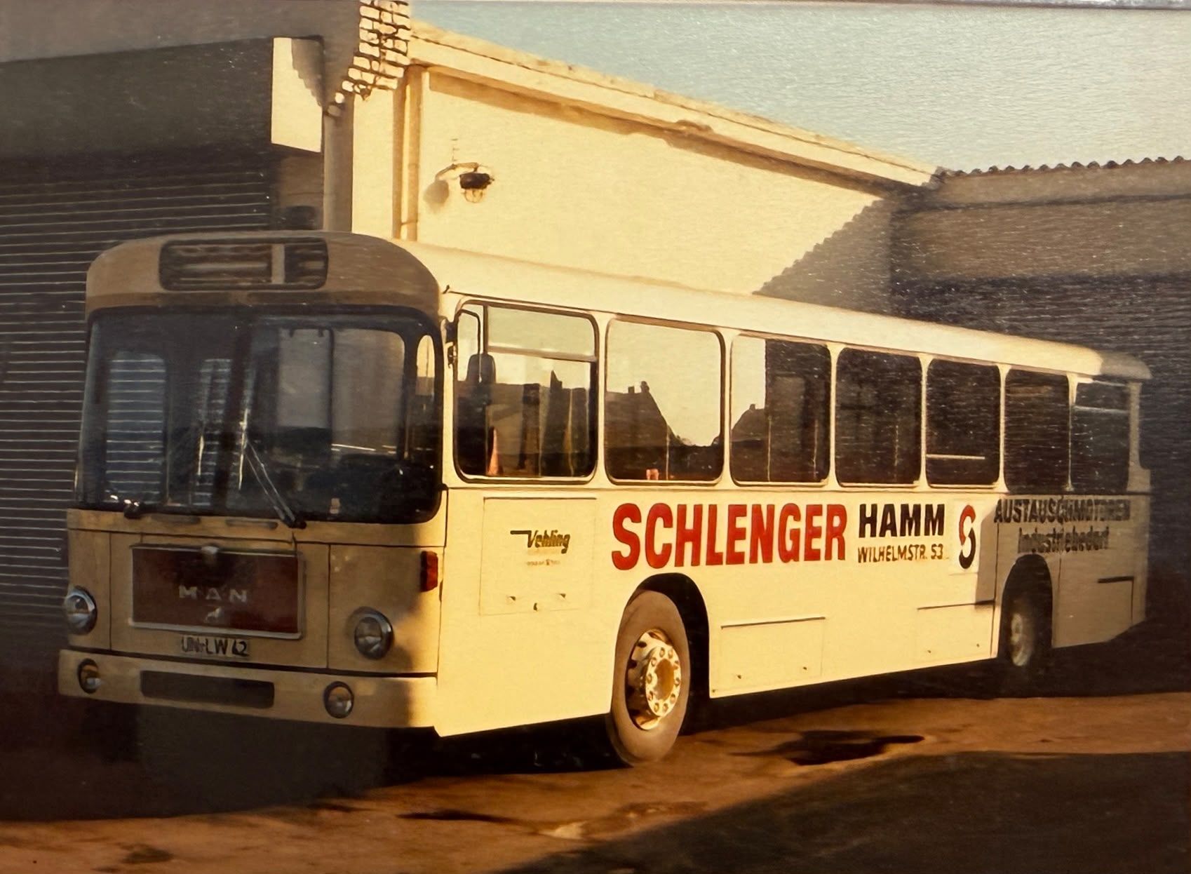 MAN-Linienbus mit Werbung