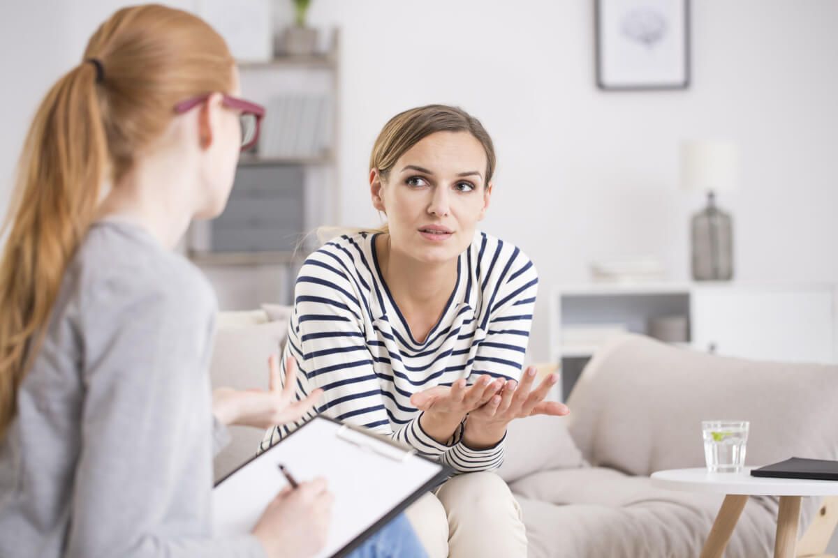 Una paciente en una evaluación neuropsicológica.