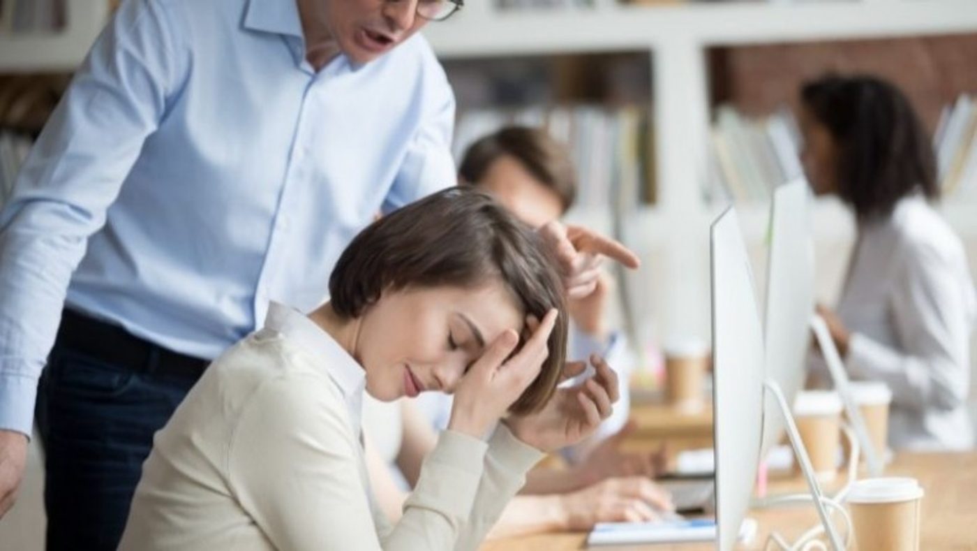 Trabajo tóxico. problemas con el jefe, problemas en el trabajo, relaciones abusivas