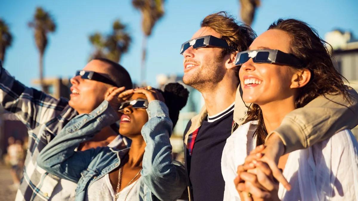 Solar eclipse glasses: How to check safety and use them correctly ...