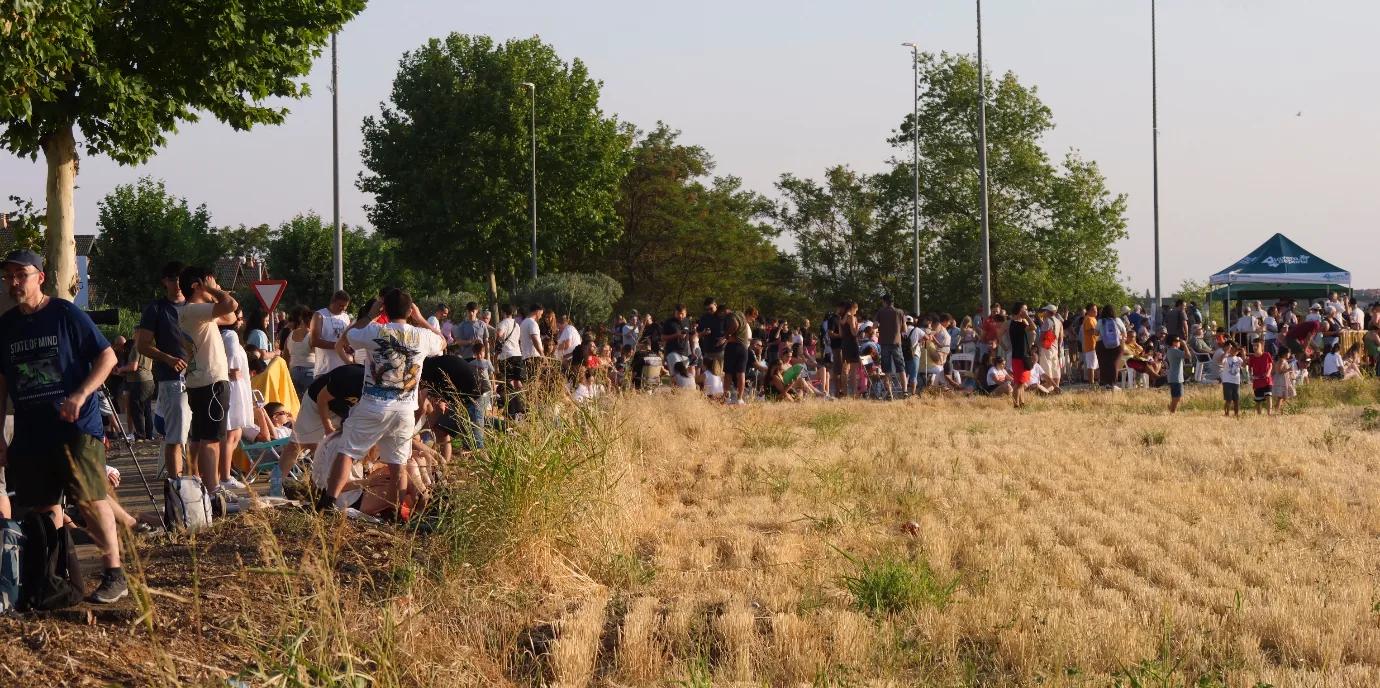 Ayto. Alovera, Más de 4000 vecinos asistieron a la zona de observación para disfrutar el eclipse.