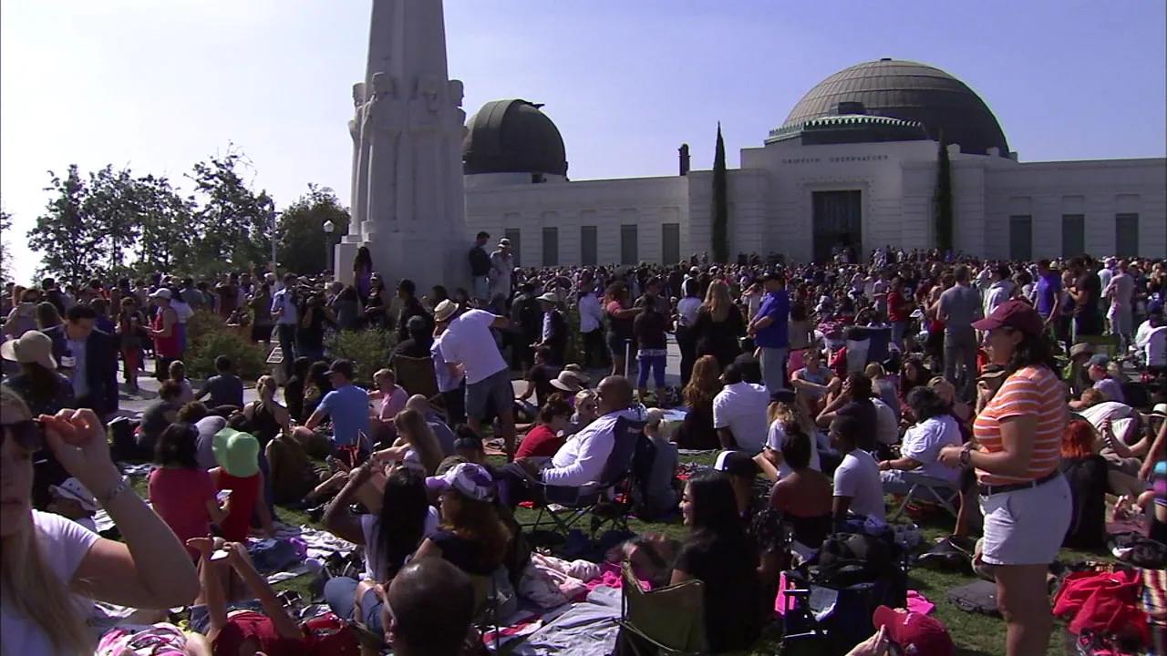 Eclipse fans flock to Griffith Observatory for viewing party - ABC7 Los Angeles