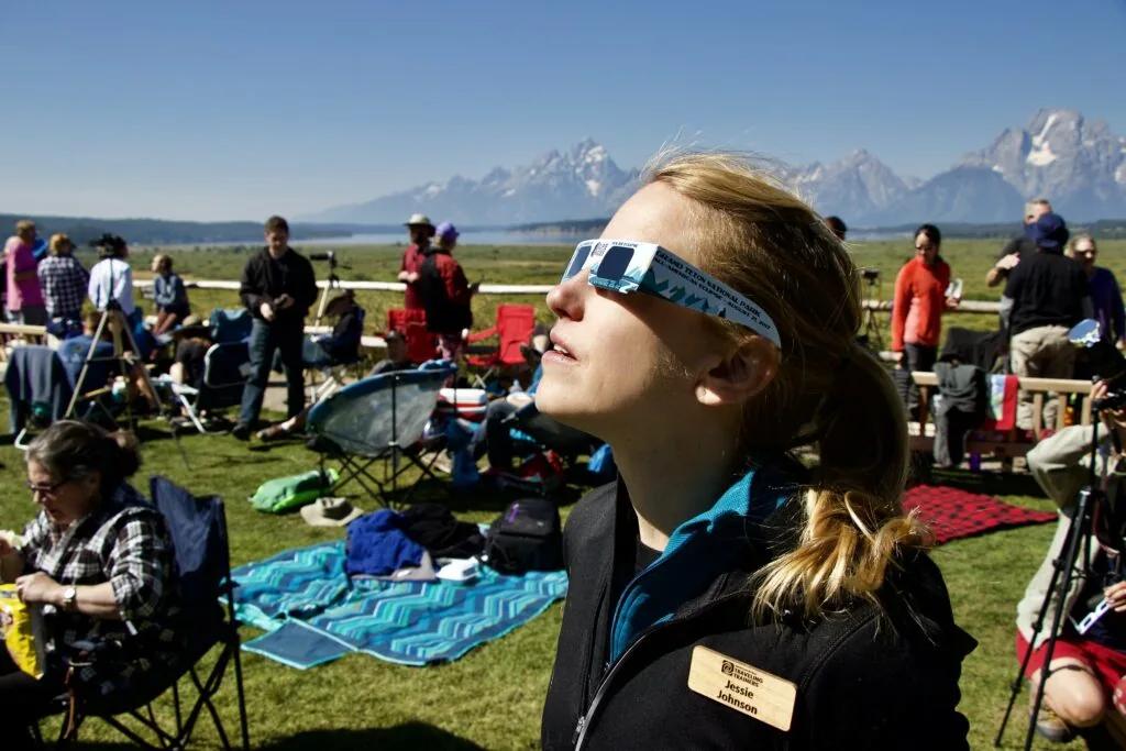 How to Watch the Solar Eclipse the Leave No Trace Way - Leave No Trace