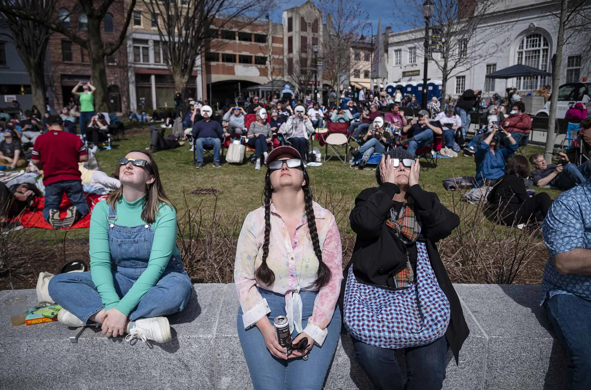 Cheers across Vermont as eclipse's path of totality passes over the state -  VTDigger