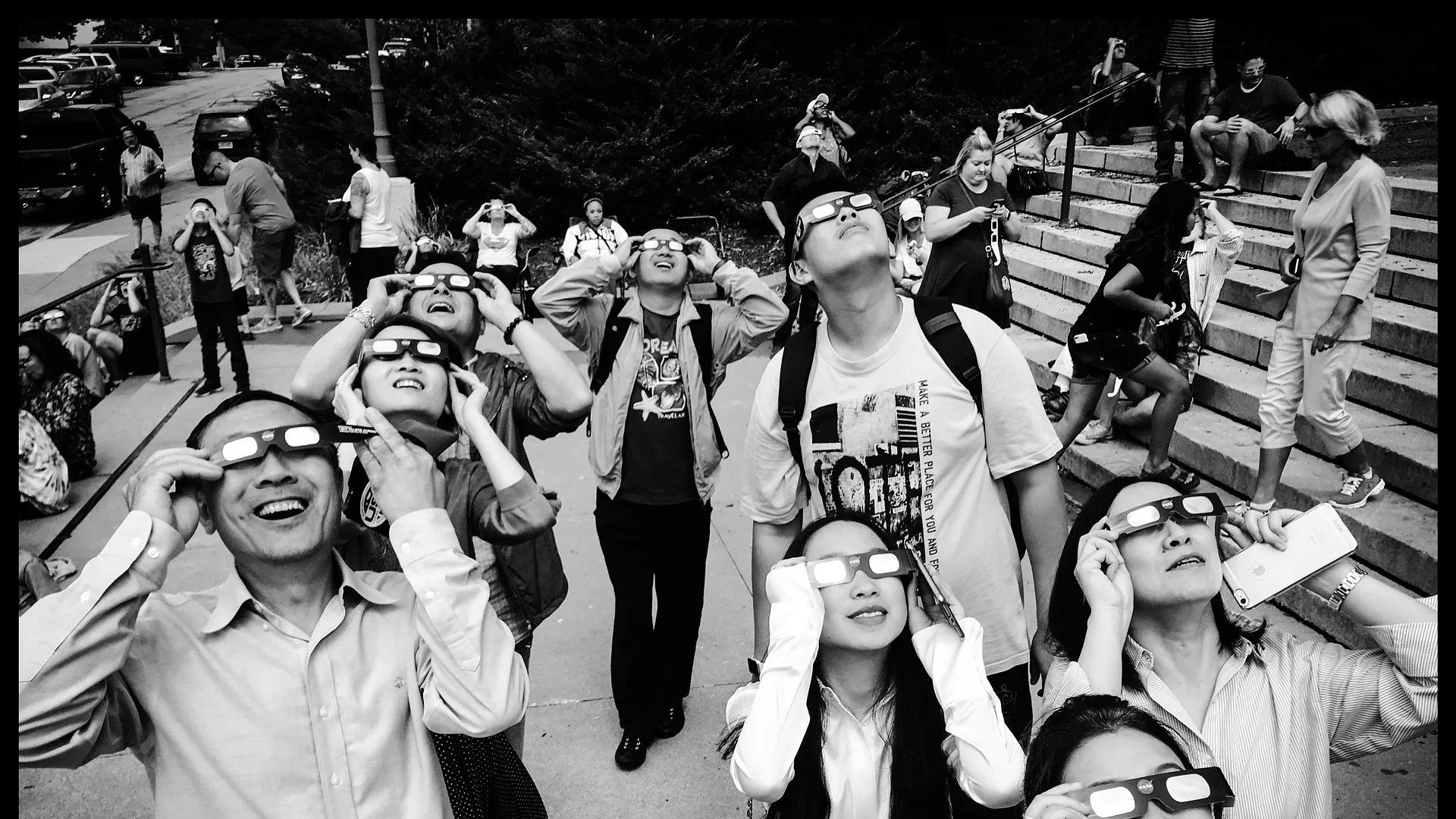 Expertos alertan de los graves peligros para la vista del eclipse ...